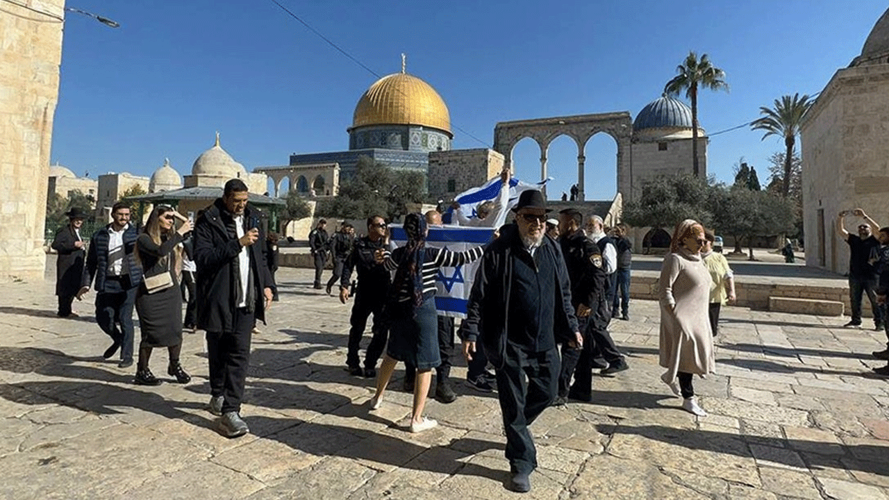 Teröristlerden Mescid-i Aksa'ya baskın