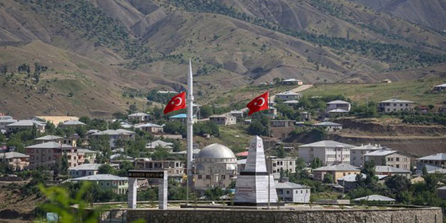 Teröristlerden temizlenen Şemdinli huzura kavuştu