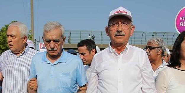 Teröristin sigarasını yakan Ahmet Türk, Kılıçdaroğlu'nu tokatladı