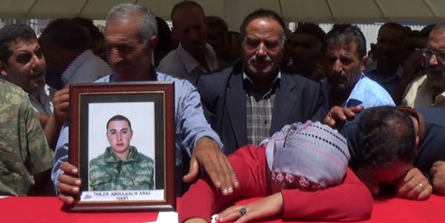 HDP'liler şehit ailesini ziyaret etti