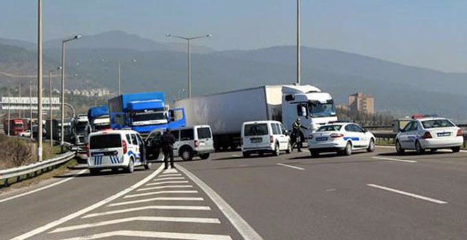 Ters yönde giden araca vatandaş destekli operasyon