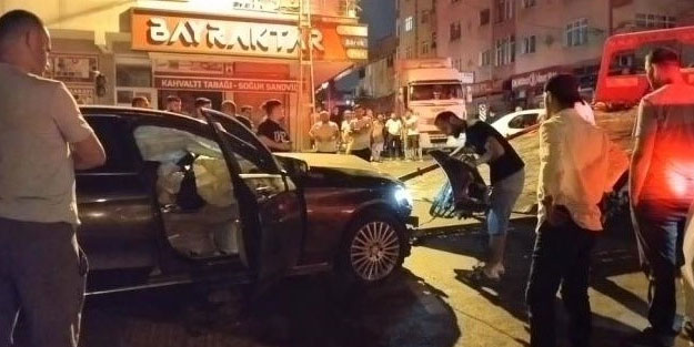 Ters yönde ilerleyen otomobil seyir halindeki araca çarptı