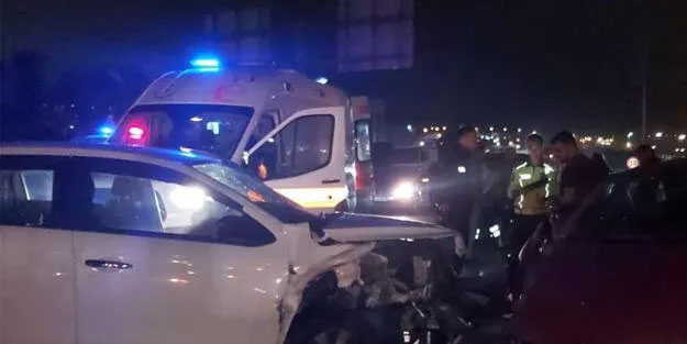 Ters yöne girince karşıdan gelen otomobille çarpıştı