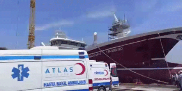 Tersanede gemi yangını