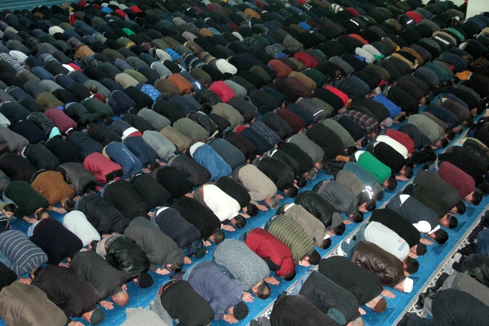 Terzibaba Camii’nde Regaip Kandili coşkusu 
