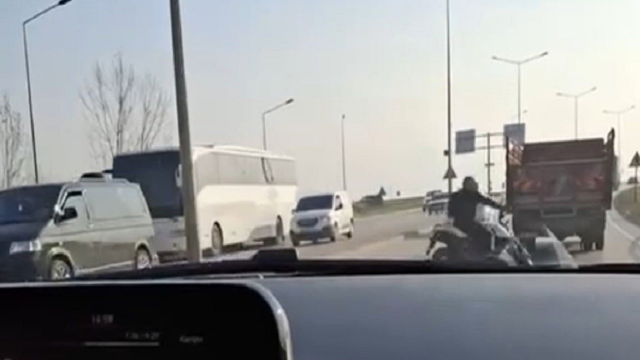 Tesadüfen motosiklet kazasını böyle görüntülendi