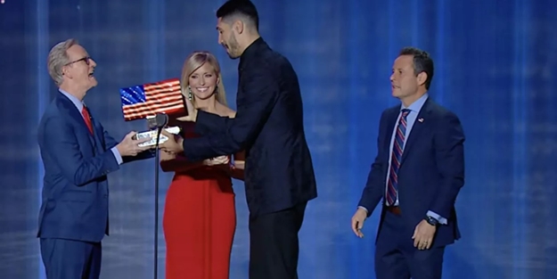 Tescilli hain! Enes Kanter'e 'En değerli ABD çocuğu' ödülü