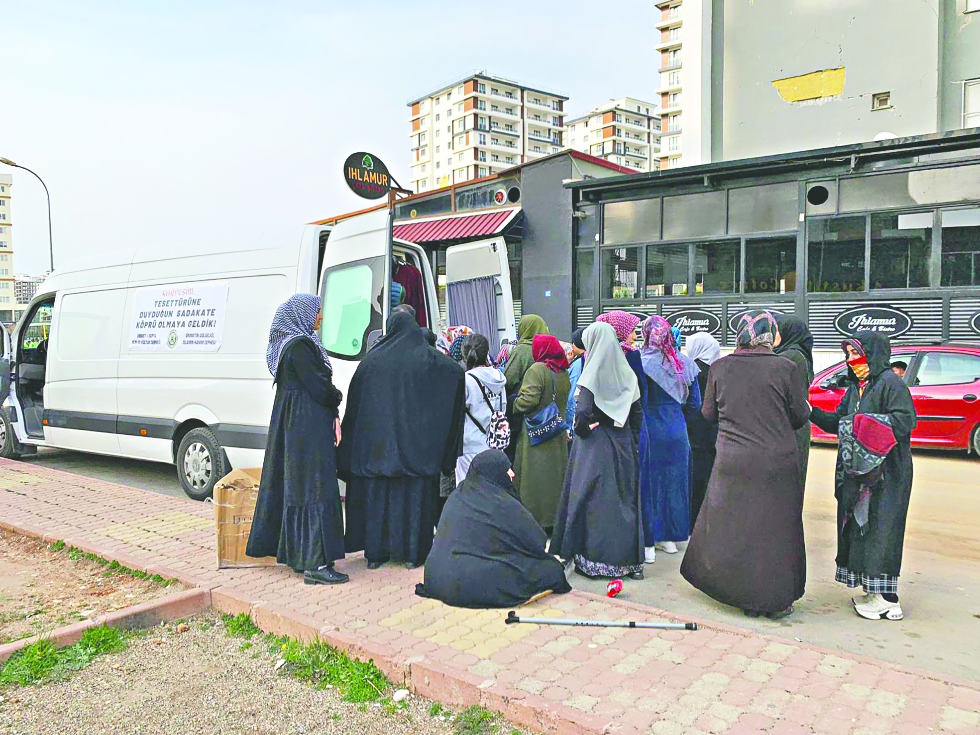 Tesettüre sadakate köprü oldular