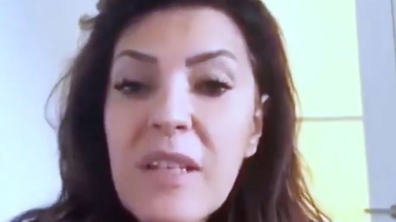 Tesettürlülere skandal sözler! Hırsız Cem Uzan'ın gelini Yeşim Salkım laik atak geçirdi