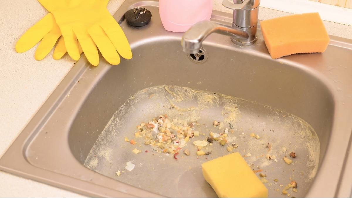 Tesisatçılar sır gibi saklıyordu! İşte tıkanan lavaboyu şipşak açan yöntem