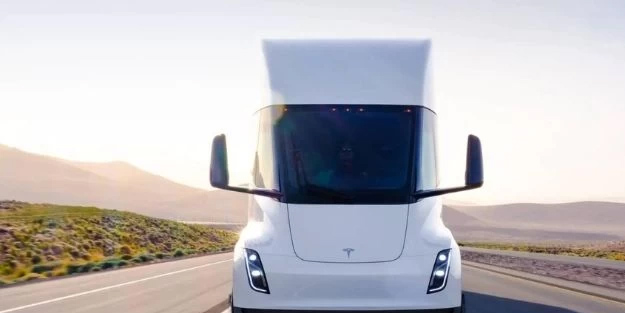 Tesla çaresiz kalan sürücülere, yeni Tesla Semi elektrikli tır üretti! Artık yollarda olacak: Böyle duyurdular, geliyor