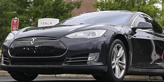 Tesla dünyaya ilan etti! Dev indirimin ardından teslimatta rekor...