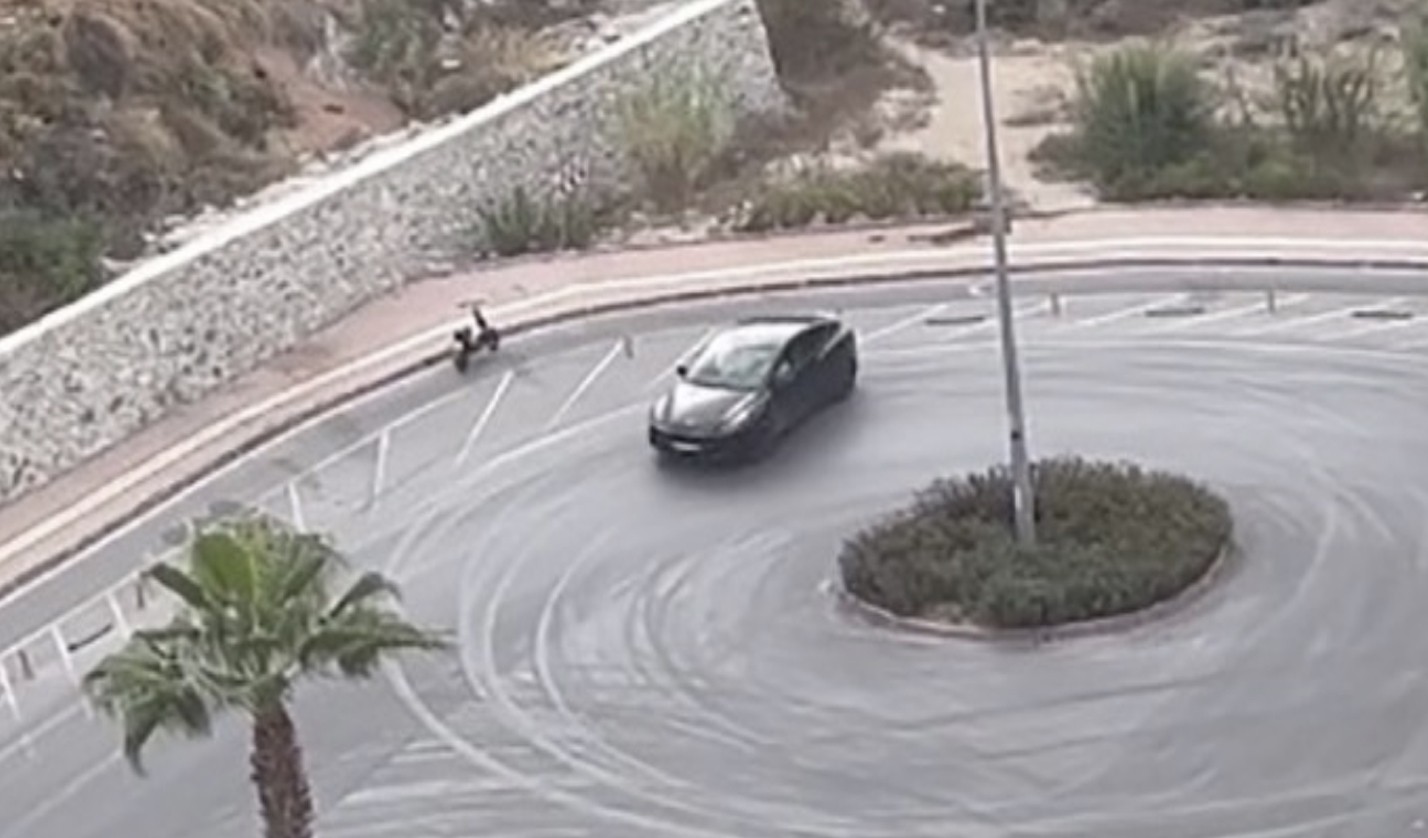 Tesla ile drift attı! Başına gelmeyen kalmadı