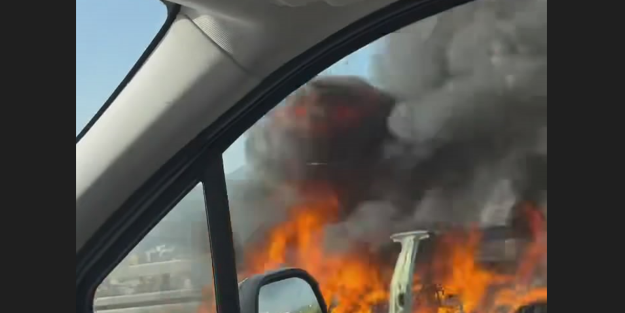 TESLA marka elektrikli otomobil cayır cayır yandı