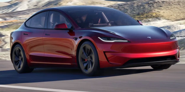 Tesla Model 3 Performance'ı resmen tanıttı!