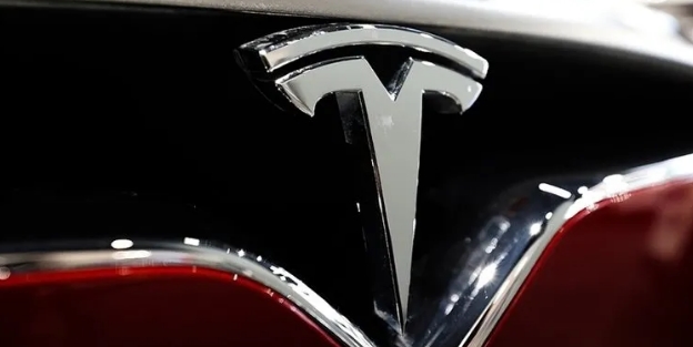 Tesla Model Y'nin bazı versiyonlarının Almanya'daki satış fiyatlarını düşürdü