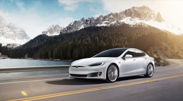 Tesla o araçlarını geri çağırıyor