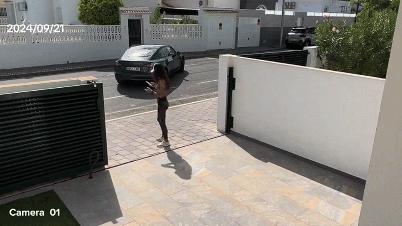 Tesla otomatik olarak park etmek yerine alıp başını gitti!