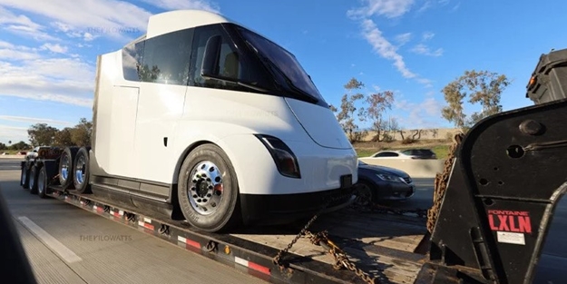 Tesla Semi, bir kez daha yollarda görüntülendi