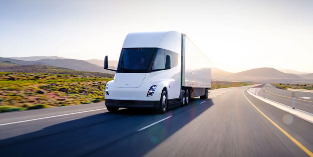 Tesla, Semi'de hız yükseltti! Yeni modeller ortaya çıktı