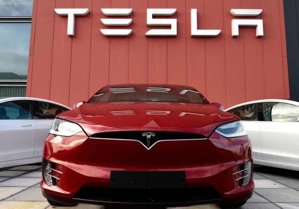 Tesla, yeni nesil öncü üretim sürecinde geri adım attı!
