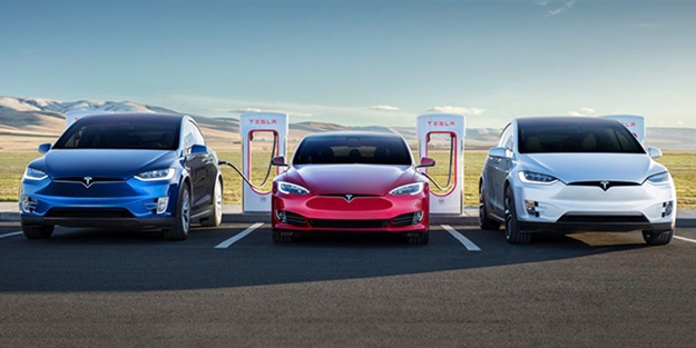 Tesla yüzbinlerce aracını geri çağırdı