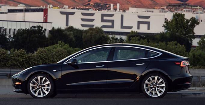 Tesla'dan BMW ve Mercedes'e rakip model