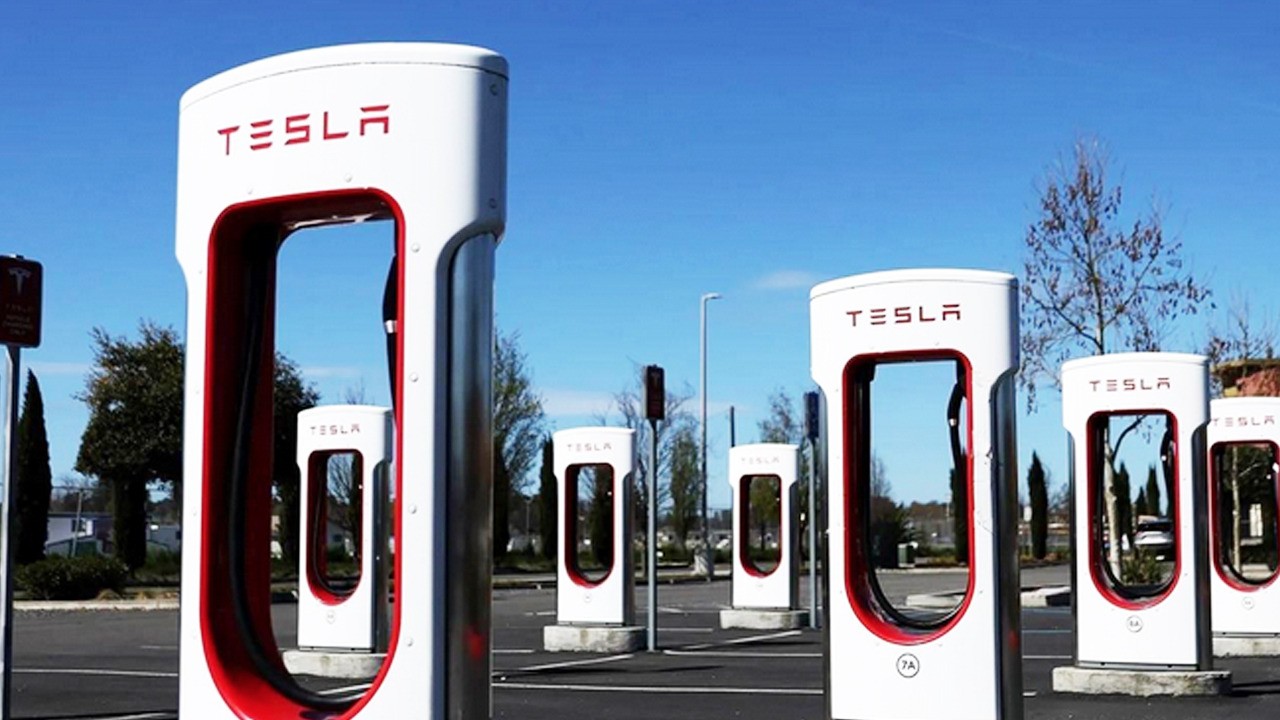 Tesla'dan araç sahiplerine müjde geldi: İstasyon sayısı 11'e çıktı!