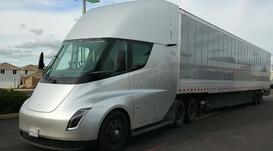 Tesla'nın elektrikli tırı Avrupa'da!