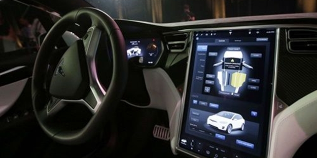 Tesla'nın yeni sürüm Autopilot'u çok yakında geliyor!
