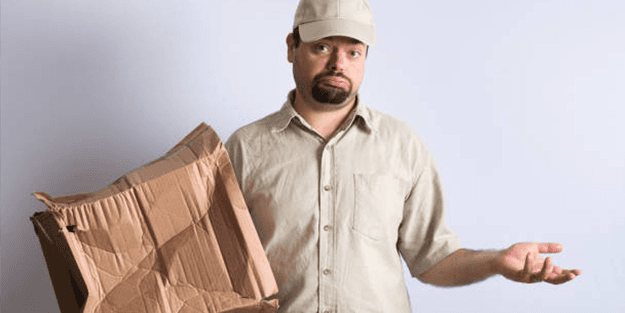 Teslimata üşendiği için 7 bin gönderiyi çöpe atan kargocu yakalandı!