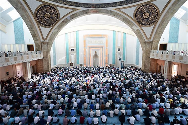 Teşrik tekbiri Salı sabah namazında yarın başlıyor Teşrik tekbiri nasıl getirilir?