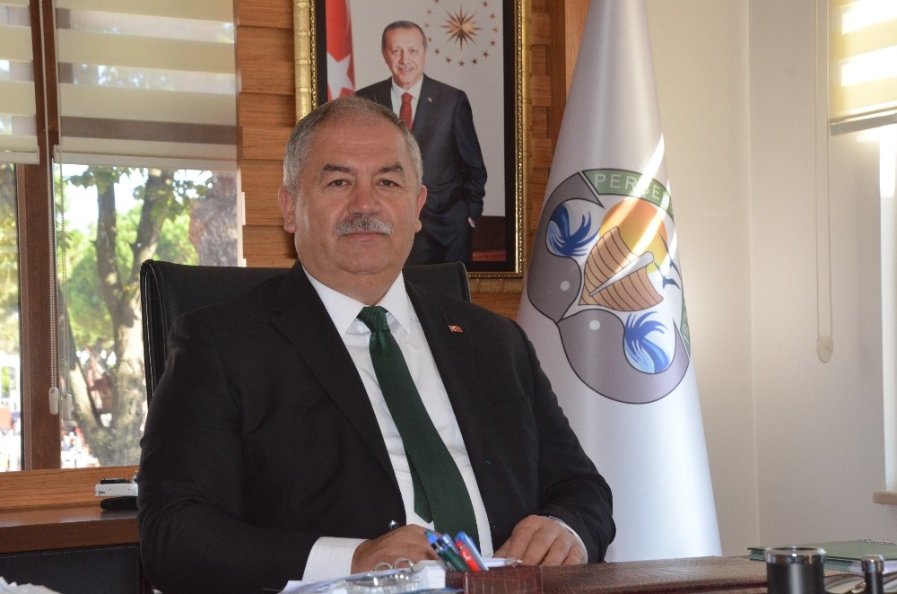 Test sonucu pozitif çıkan belediye başkanı, vatandaşları virüse karşı uyarıyor 