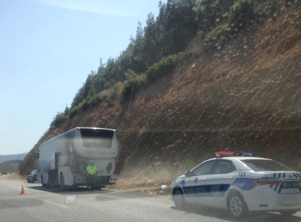 Test sürüşü yapılan boş yolcu otobüsünün motoru yandı 