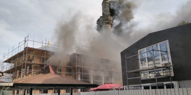 Teşvikiye Camii'nde yangın çıktı!