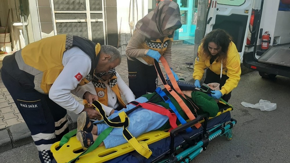 Tezgahtan düşen kadın yaralandı 