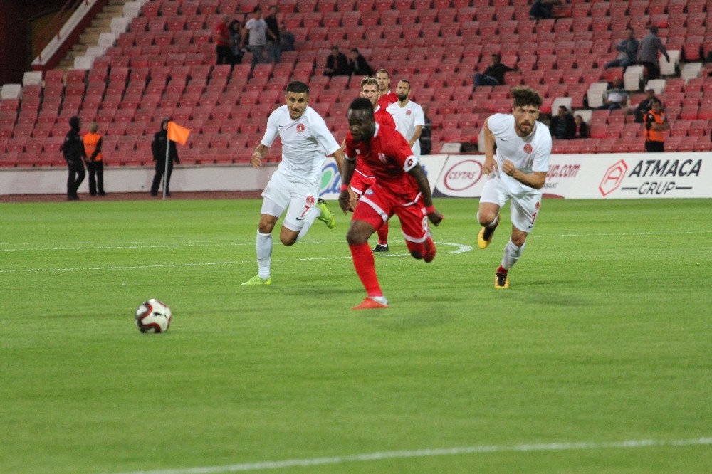 TFF 1. Lig: Balıkesirspor: 2 - Ümraniyespor: 0 (İlk yarı sonucu) 