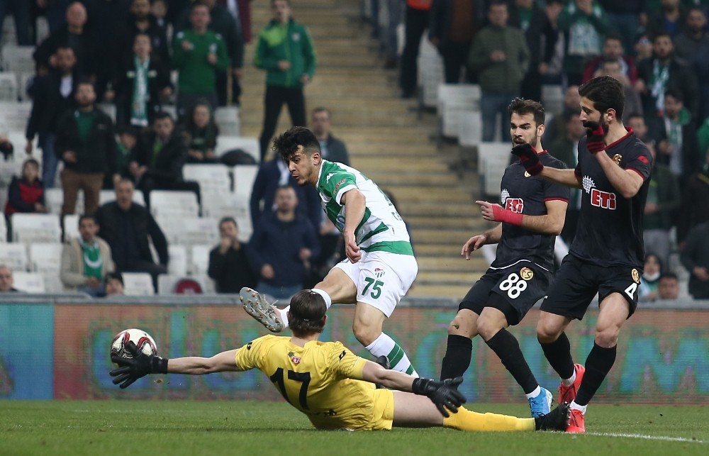 TFF 1. Lig: Bursaspor: 0 - Eskişehir: 0 (İlk yarı sonucu) 