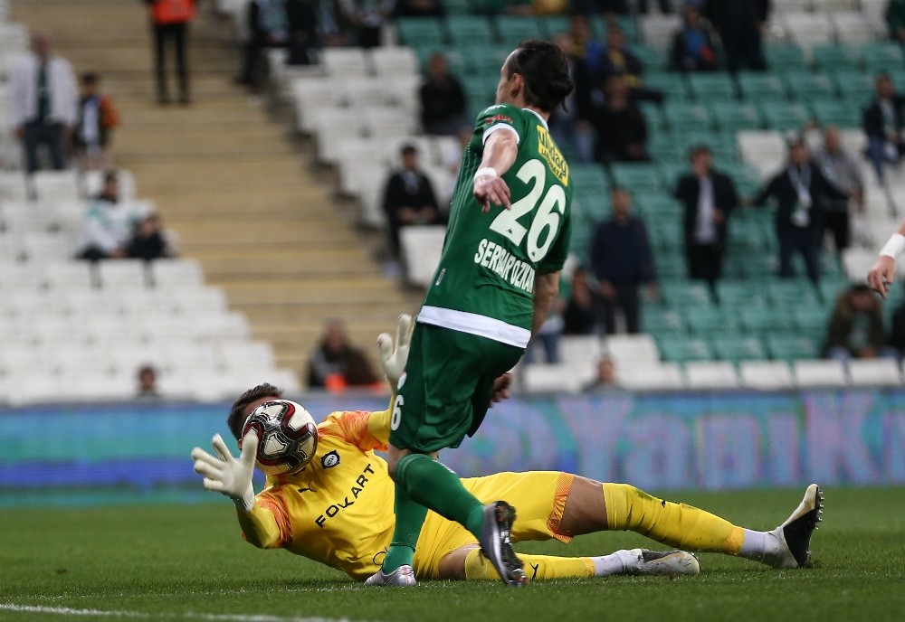 TFF 1. Lig: Bursaspor: 1 - Altay: 2 (İlk yarı sonucu) 