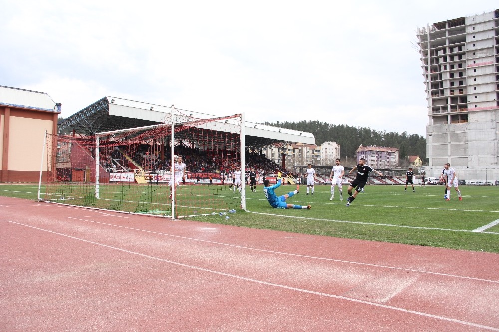 TFF 2. Lig: Kastamonuspor 1966: 2 - Utaş Uşakspor: 1 