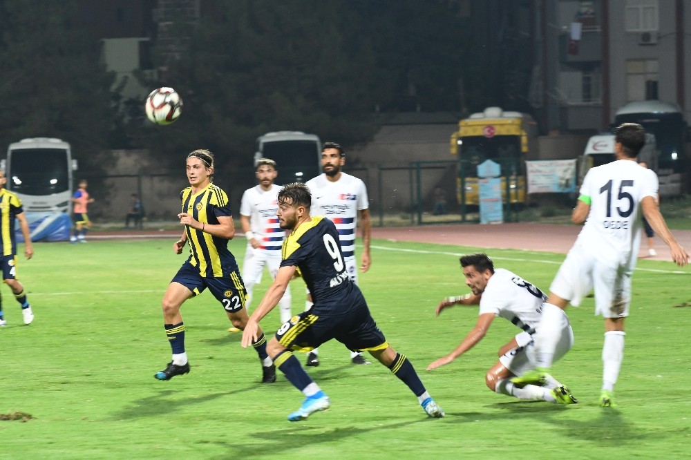 TFF 2. Lig: Tarsus İdman Yurdu: 1 - Hekimoğlu Trabzon: 3 