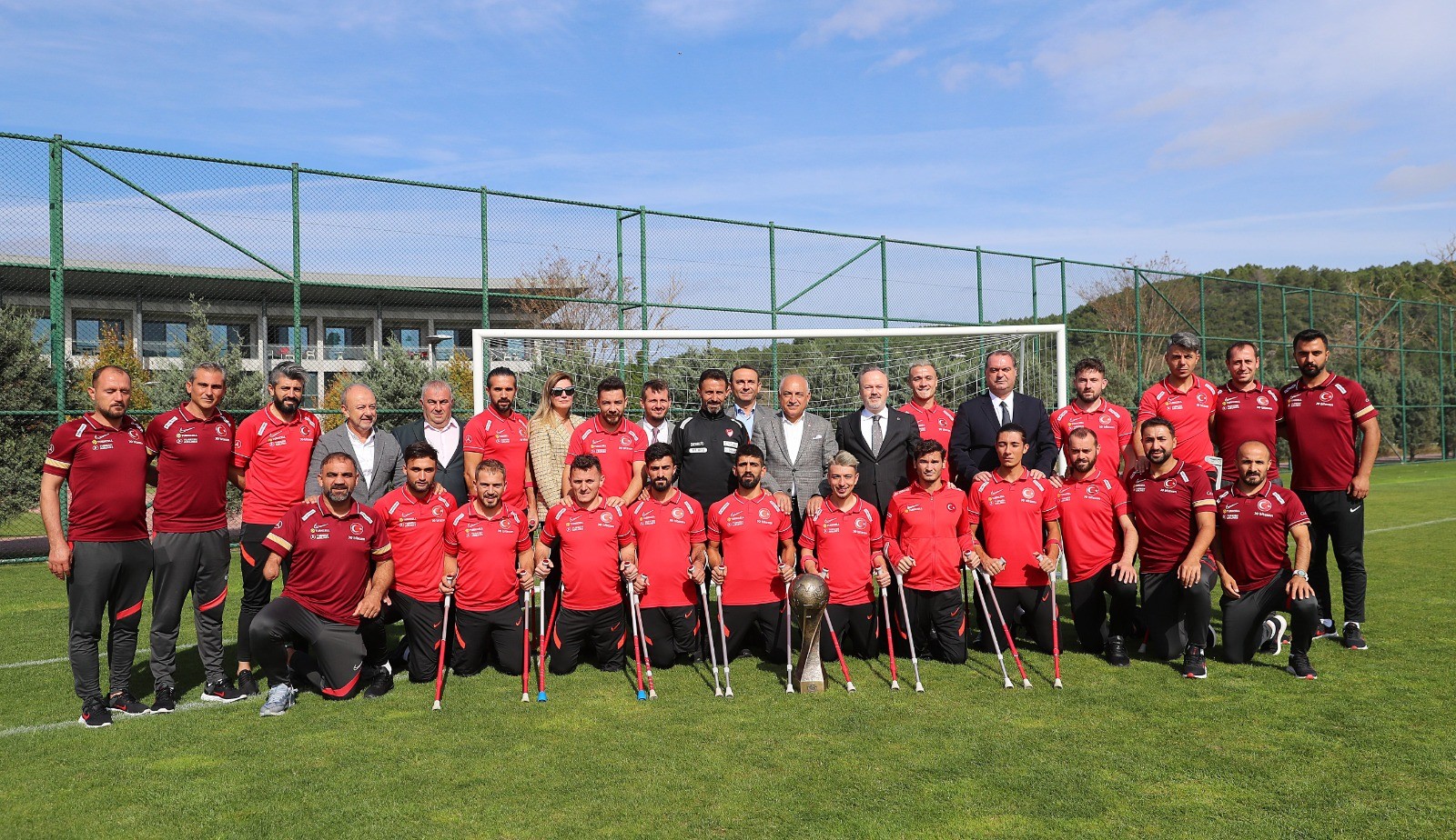 TFF Başkanı Büyükekşi dünya şampiyonları ile bir arada