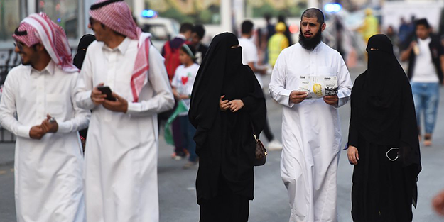 TFF'den Süper Kupa için Suudi Arabistan'a gidecek Türklere uyarı: Sakın hurma demeyin