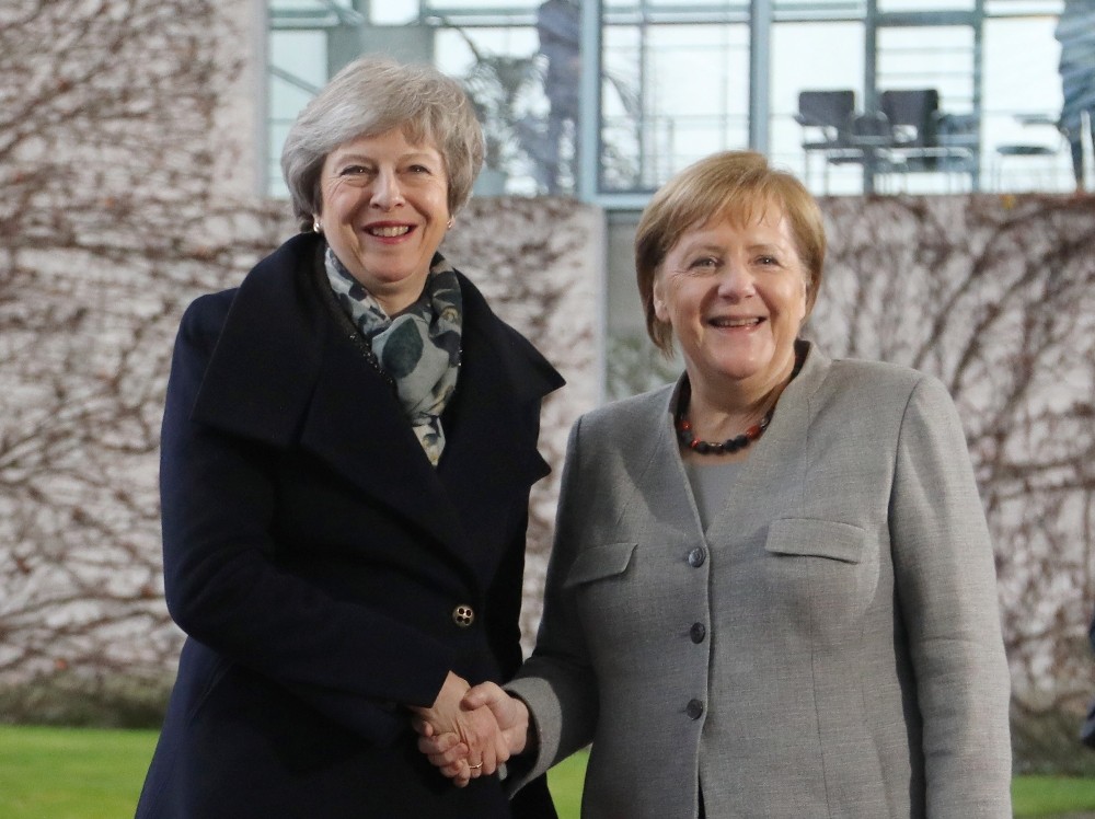 Theresa May Berlin’e gidiyor 