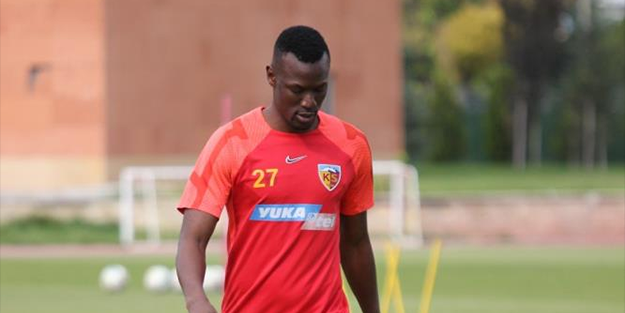 Thiam antrenmanda sakatlandı