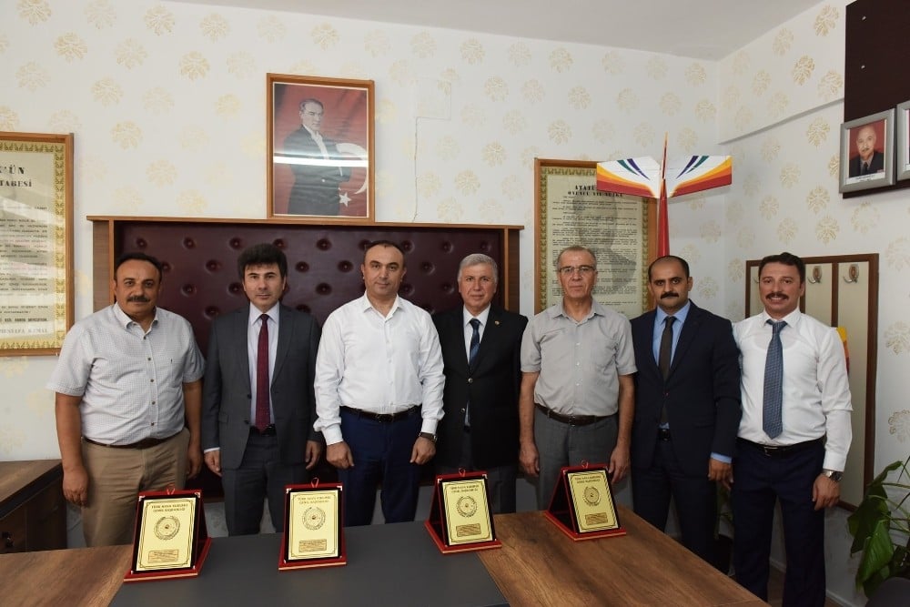 THK’dan müdürlerine plaket 