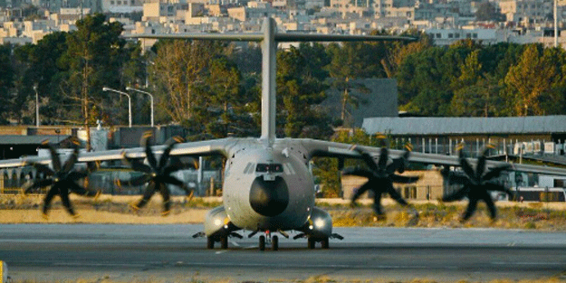 THK'nın uçan kalesi Tahran'a iniş yaptı
