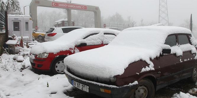 Kırklareli'nde kar yağışı etkili oluyor