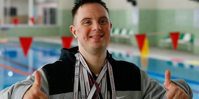 Annesinden öğrendiği yüzmeyle hayatı değişti