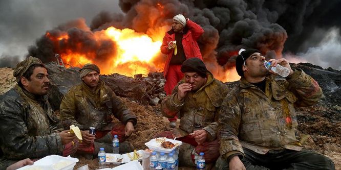 Musul'da petrol kuyuları alev alev yanıyor